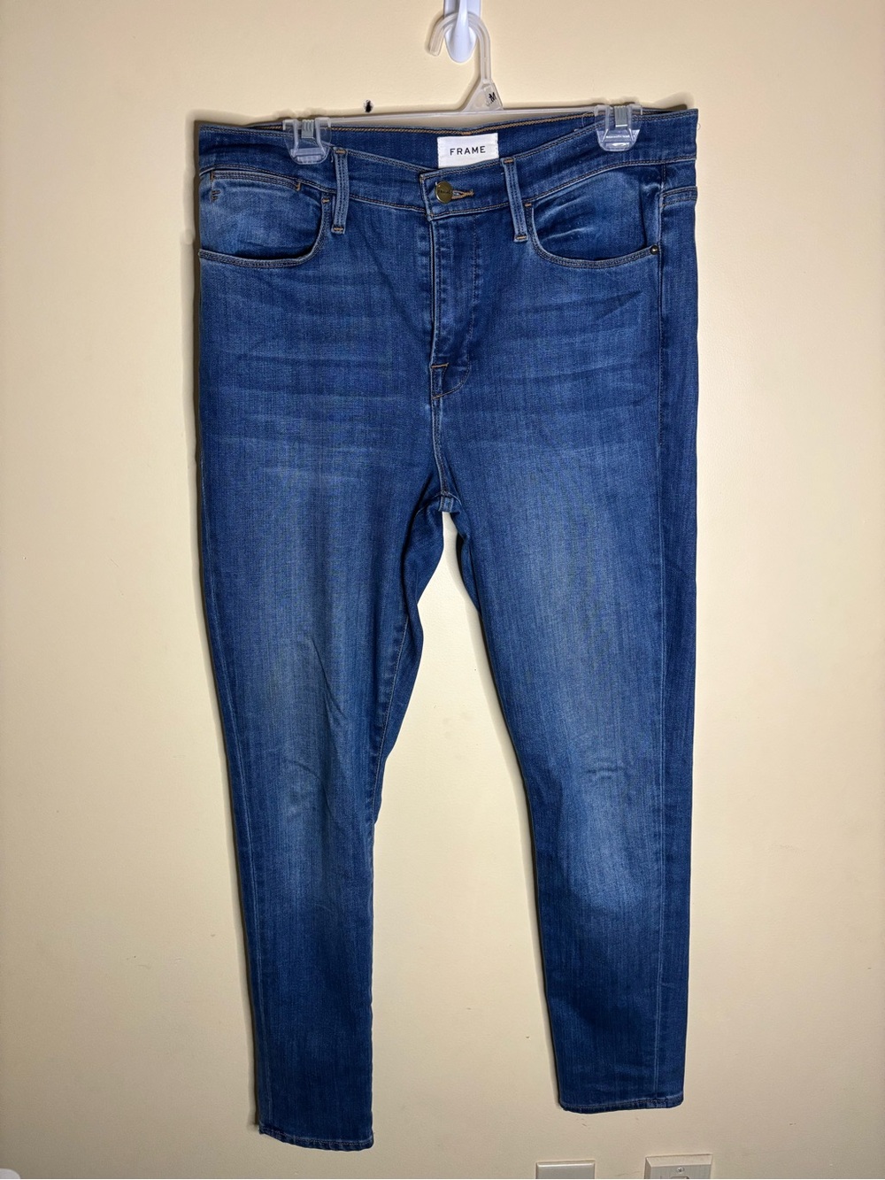 Frame Denim Le High Skinny form fitting jeans.Dark Indigo Blue Jeans